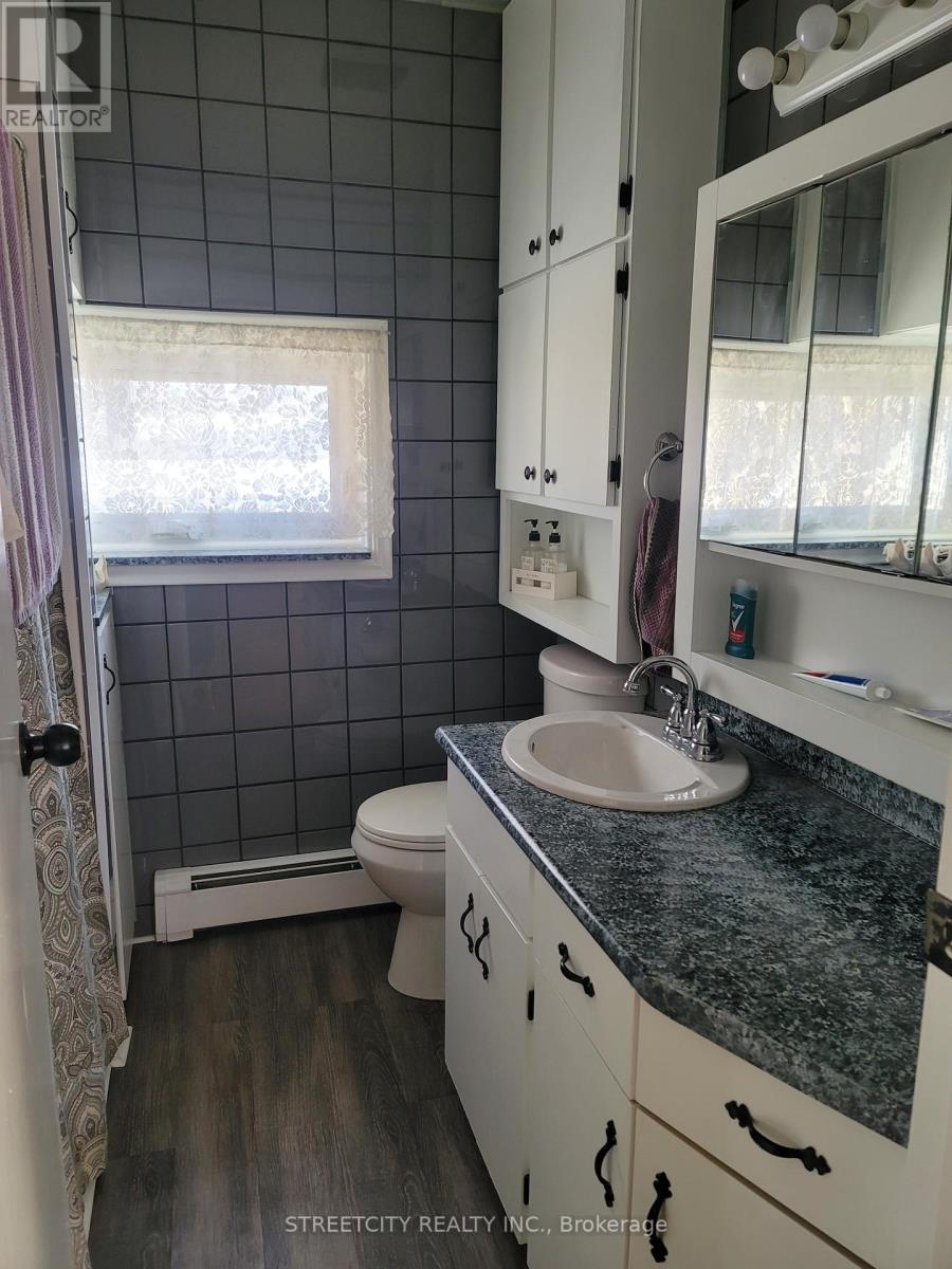 156 Maple Street, West Elgin (Rodney), Ontario  N0L 2C0 - Photo 16 - X12442240