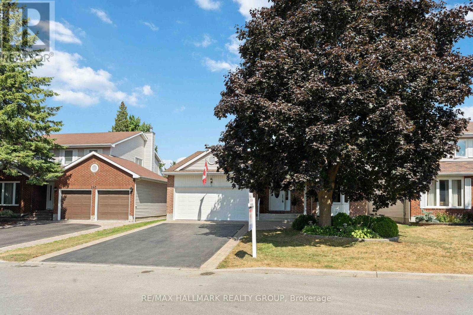 647 Apollo Way, Ottawa, Ontario  K4A 1T2 - Photo 2 - X12442198