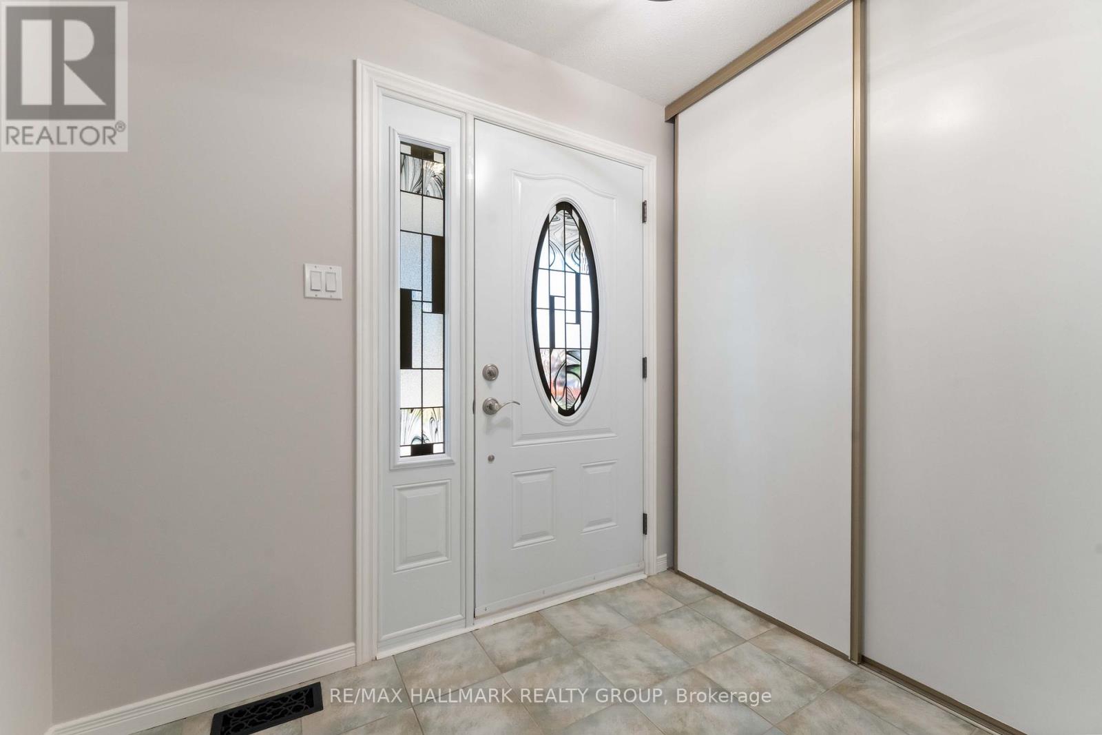 647 Apollo Way, Ottawa, Ontario  K4A 1T2 - Photo 4 - X12442198