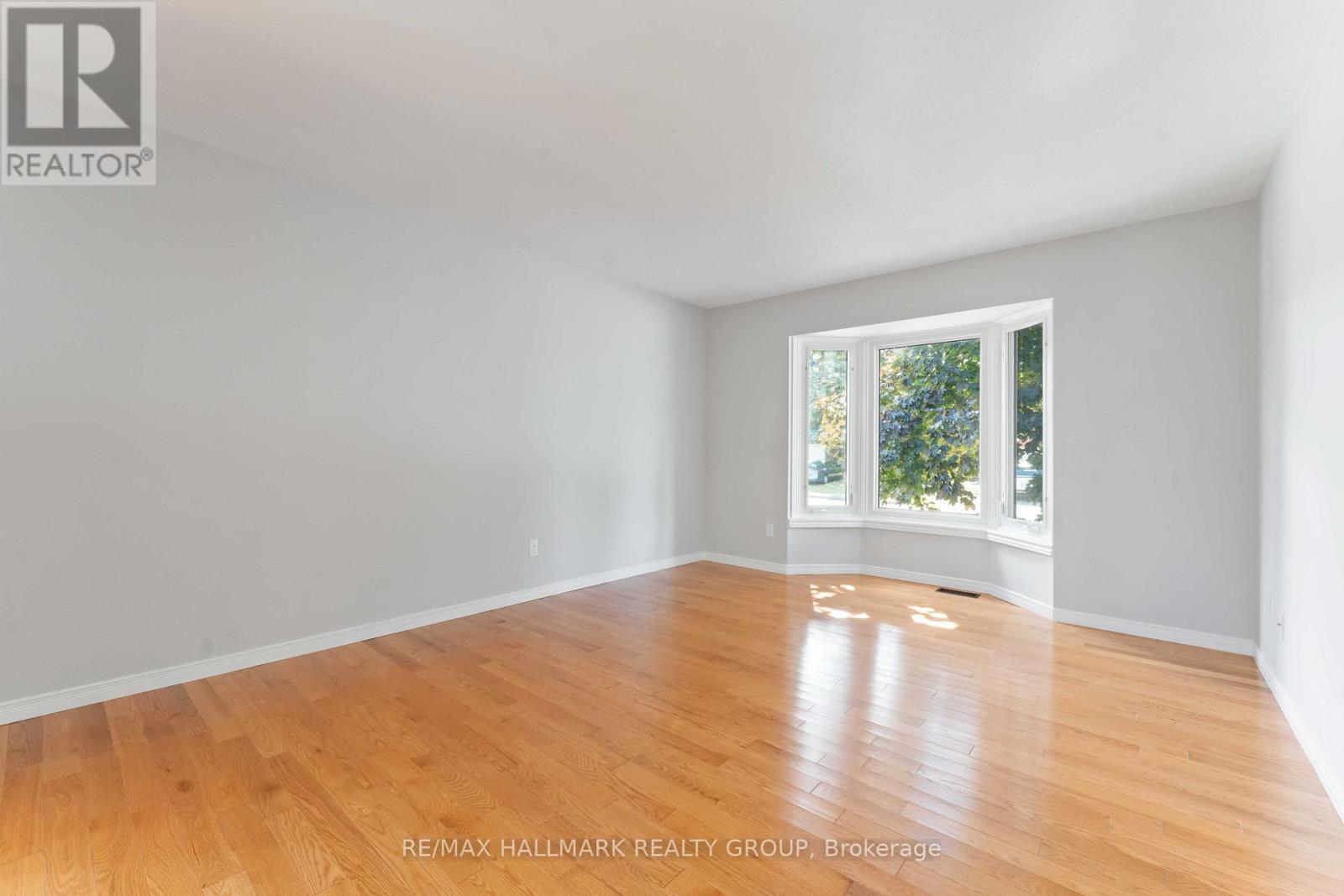647 Apollo Way, Ottawa, Ontario  K4A 1T2 - Photo 6 - X12442198