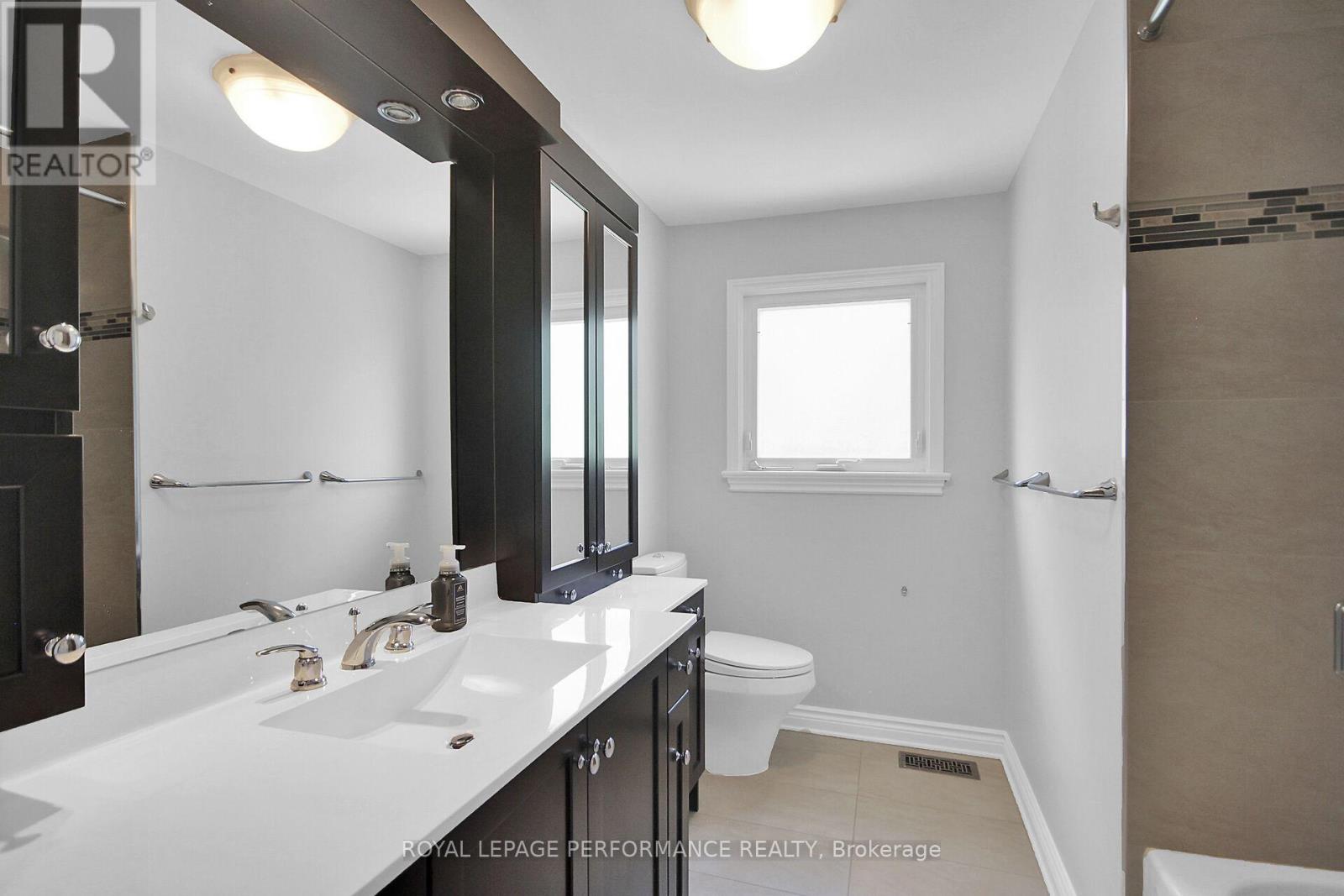 82 Queensline Drive, Ottawa, Ontario  K2H 7J5 - Photo 11 - X12442209