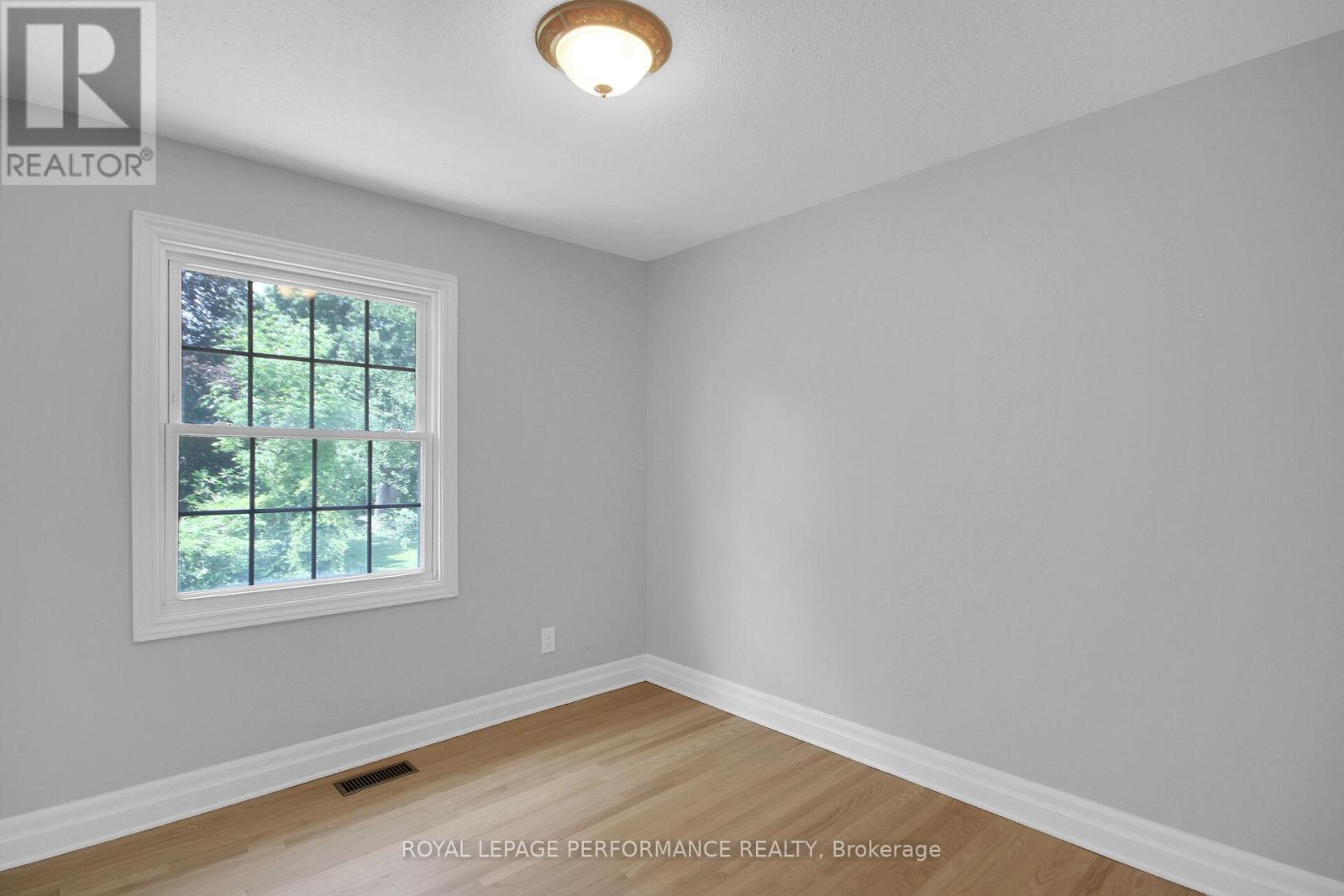82 Queensline Drive, Ottawa, Ontario  K2H 7J5 - Photo 13 - X12442209