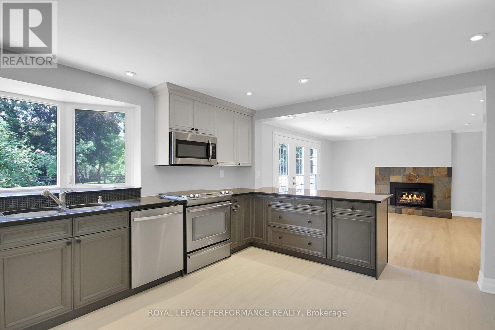 82 Queensline Drive, Ottawa, Ontario  K2H 7J5 - Photo 6 - X12442209
