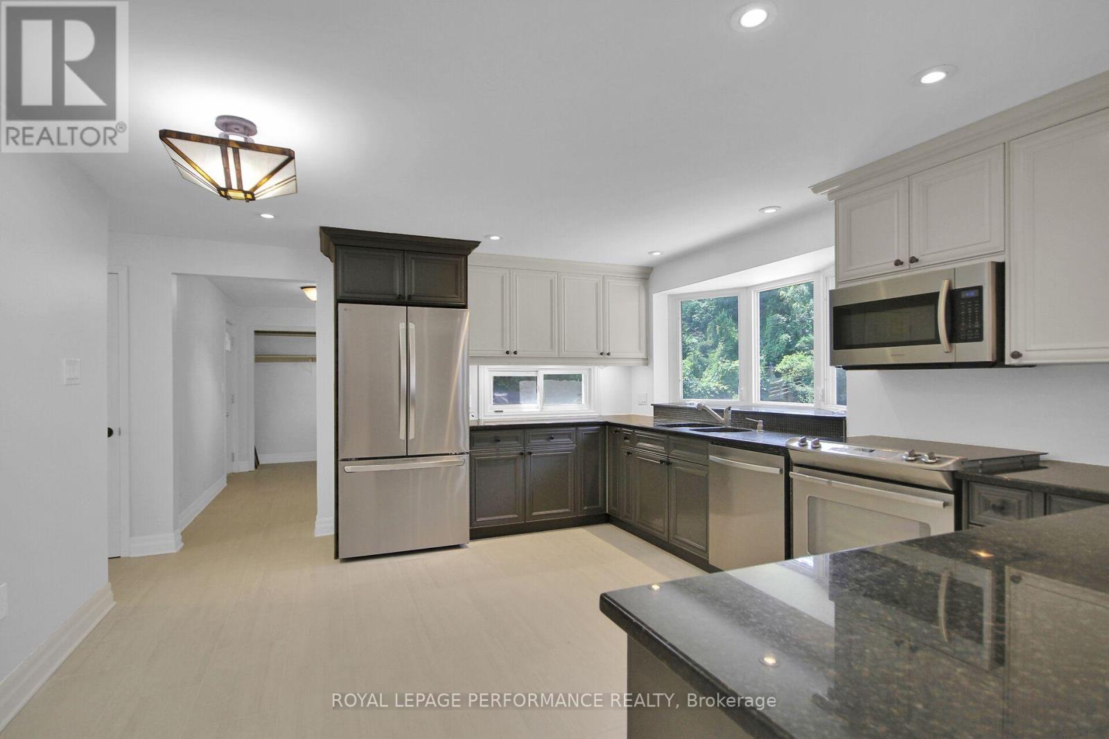 82 Queensline Drive, Ottawa, Ontario  K2H 7J5 - Photo 7 - X12442209