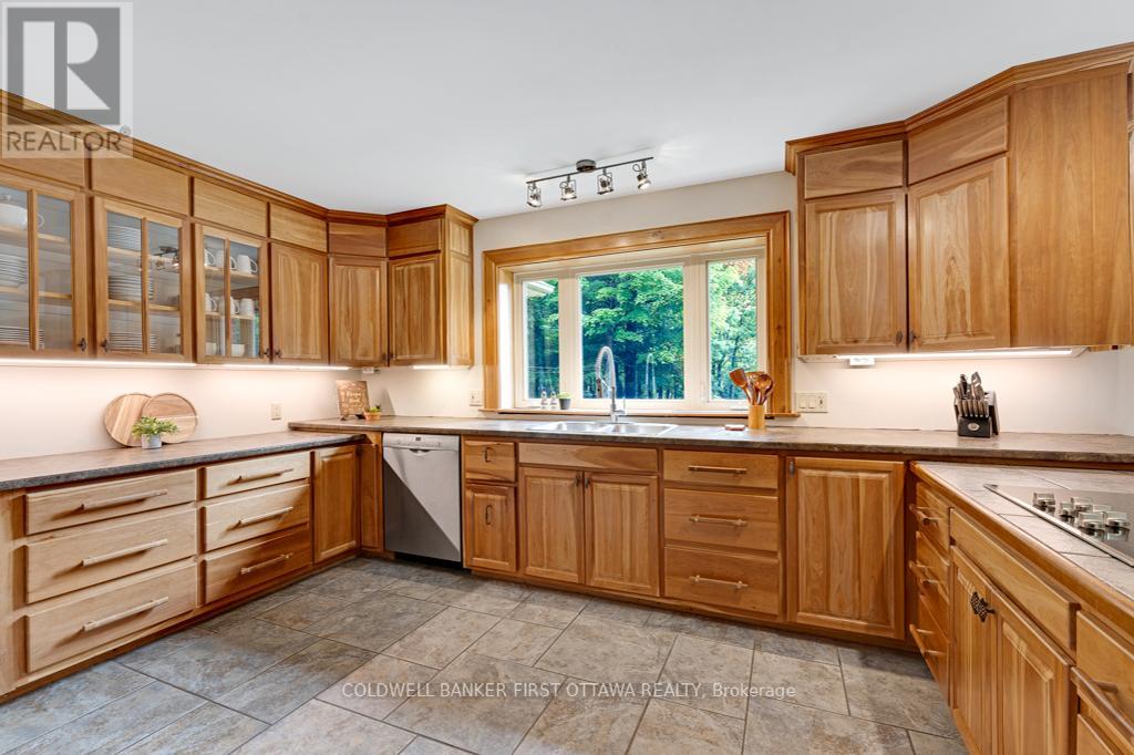 139 Sheil Drive, Drummond/north Elmsley, Ontario  K7H 0G7 - Photo 13 - X12442256
