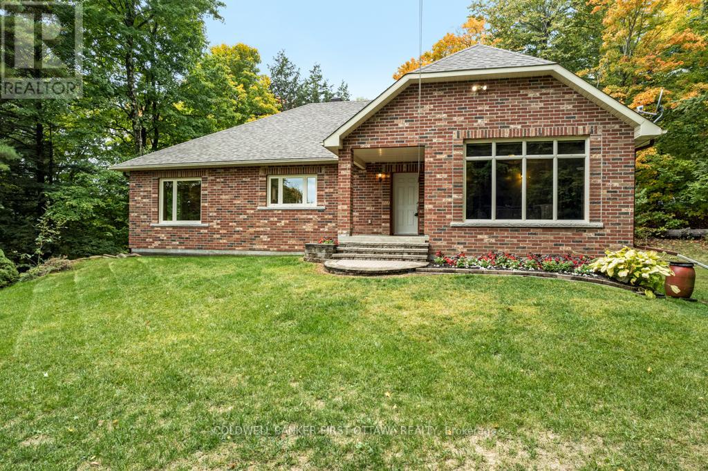 139 Sheil Drive, Drummond/north Elmsley, Ontario  K7H 0G7 - Photo 2 - X12442256