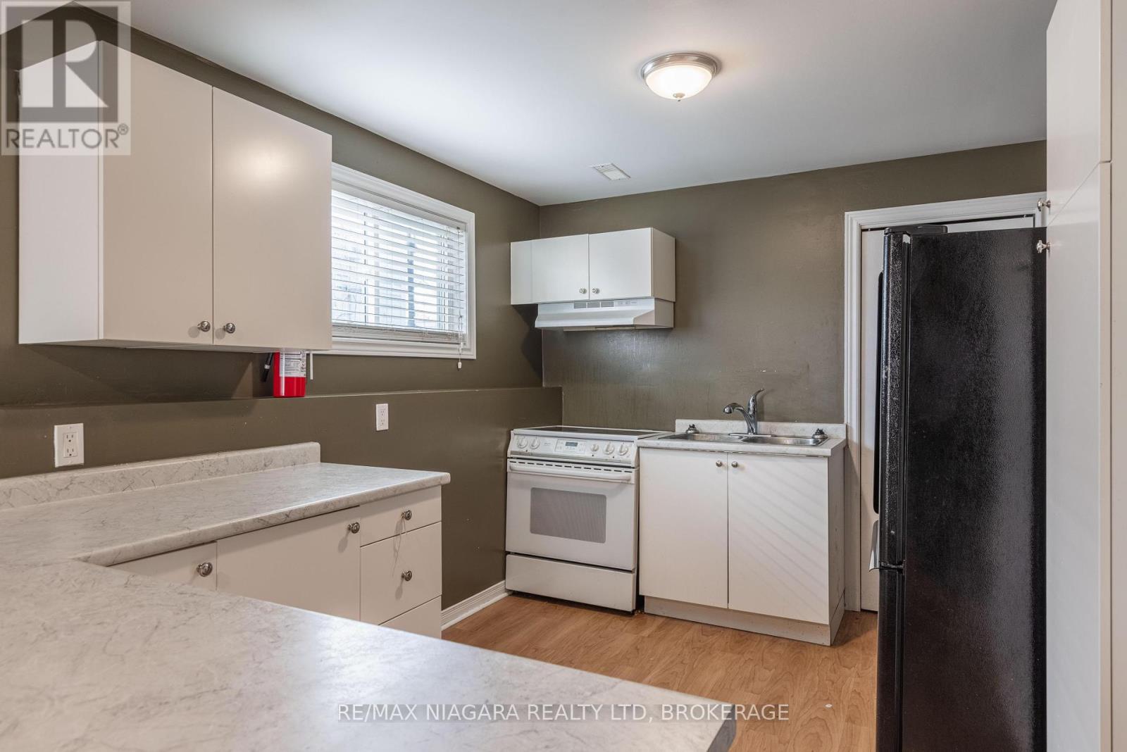 138 Carlton Street, St. Catharines (Downtown), Ontario  L2R 7S6 - Photo 6 - X12442217