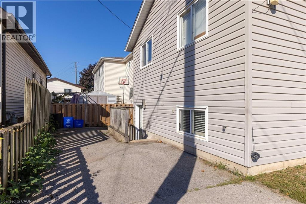 138 Carlton Street, St. Catharines, Ontario  L2R 7S6 - Photo 3 - 40776097