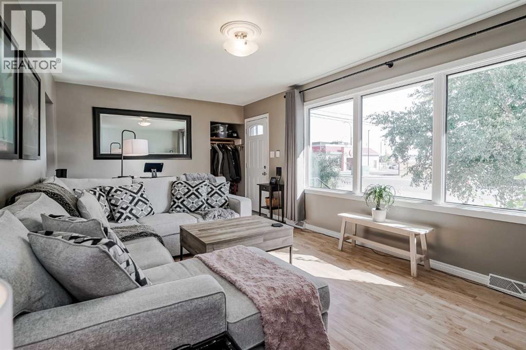 1813 38 Street Se, Calgary, Alberta  T2B 0Z4 - Photo 4 - A2259946