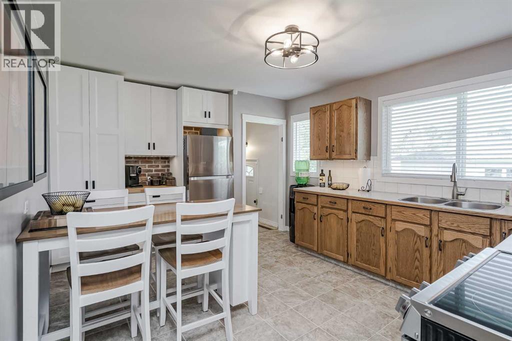 1813 38 Street Se, Calgary, Alberta  T2B 0Z4 - Photo 5 - A2259946