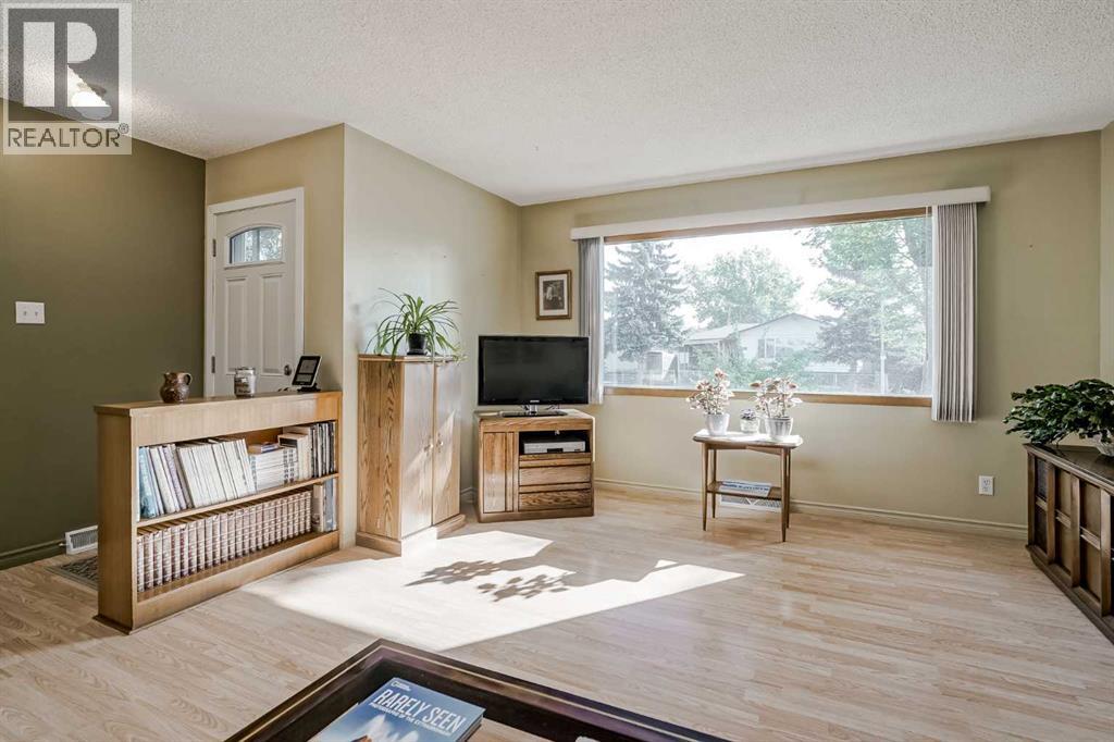 1819 38 Street Se, Calgary, Alberta  T2B 0Z4 - Photo 3 - A2259947