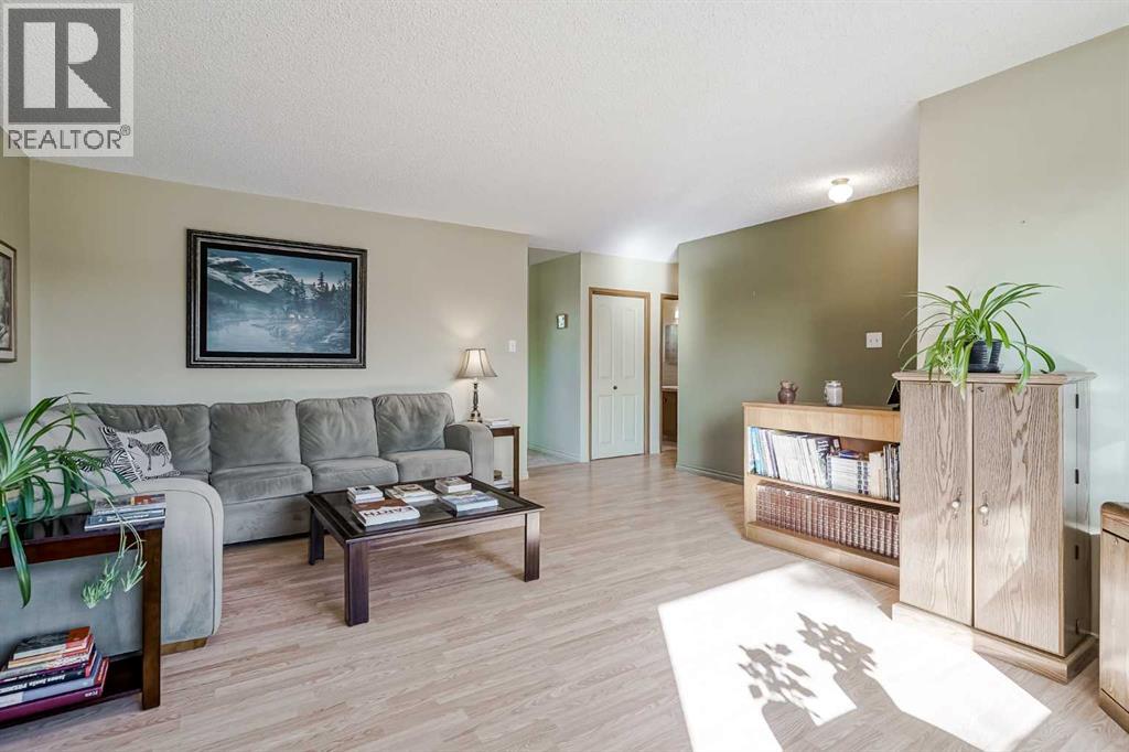 1819 38 Street Se, Calgary, Alberta  T2B 0Z4 - Photo 4 - A2259947