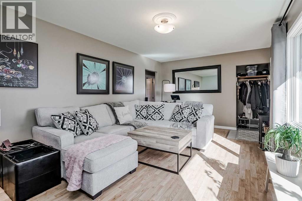 1813 38 Street Se, Calgary, Alberta  T2B 0Z4 - Photo 3 - A2259946