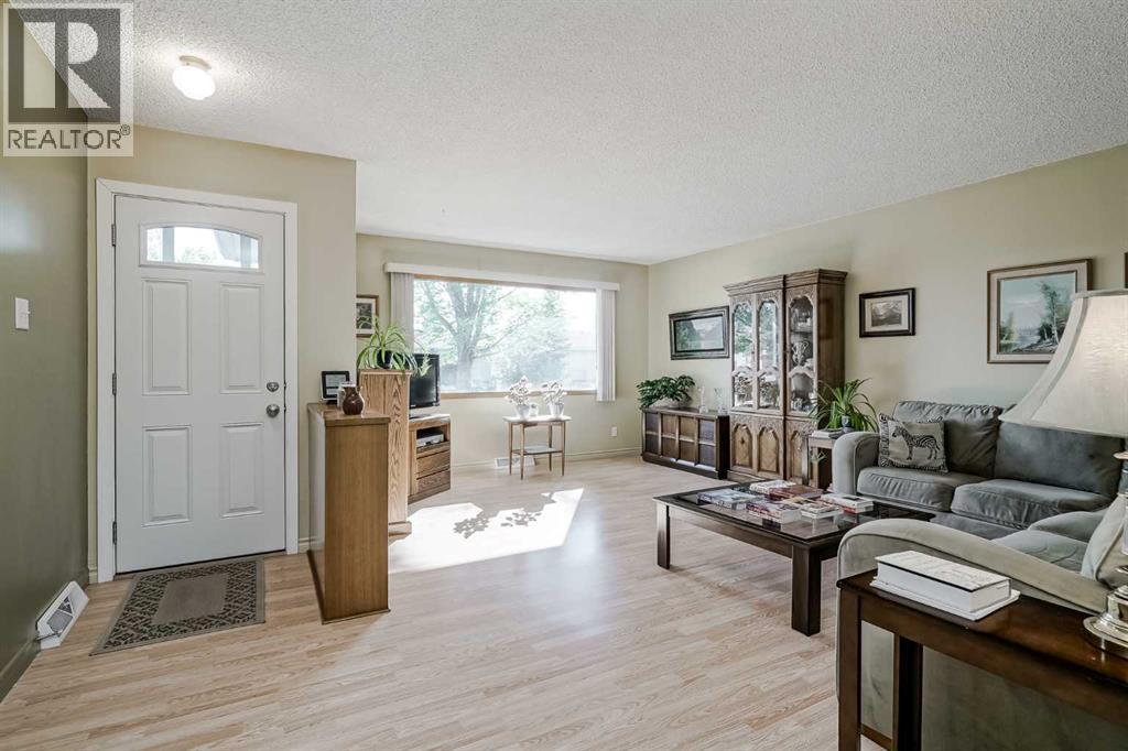 1819 38 Street Se, Calgary, Alberta  T2B 0Z4 - Photo 2 - A2259947