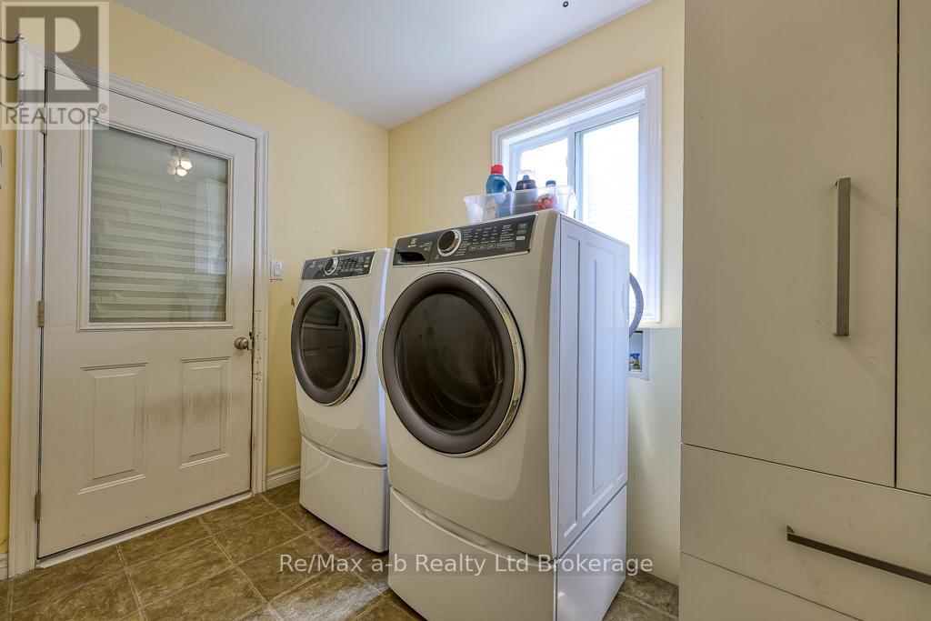 61 Kerr Crescent, Ingersoll, Ontario  N5C 4H1 - Photo 13 - X12178010