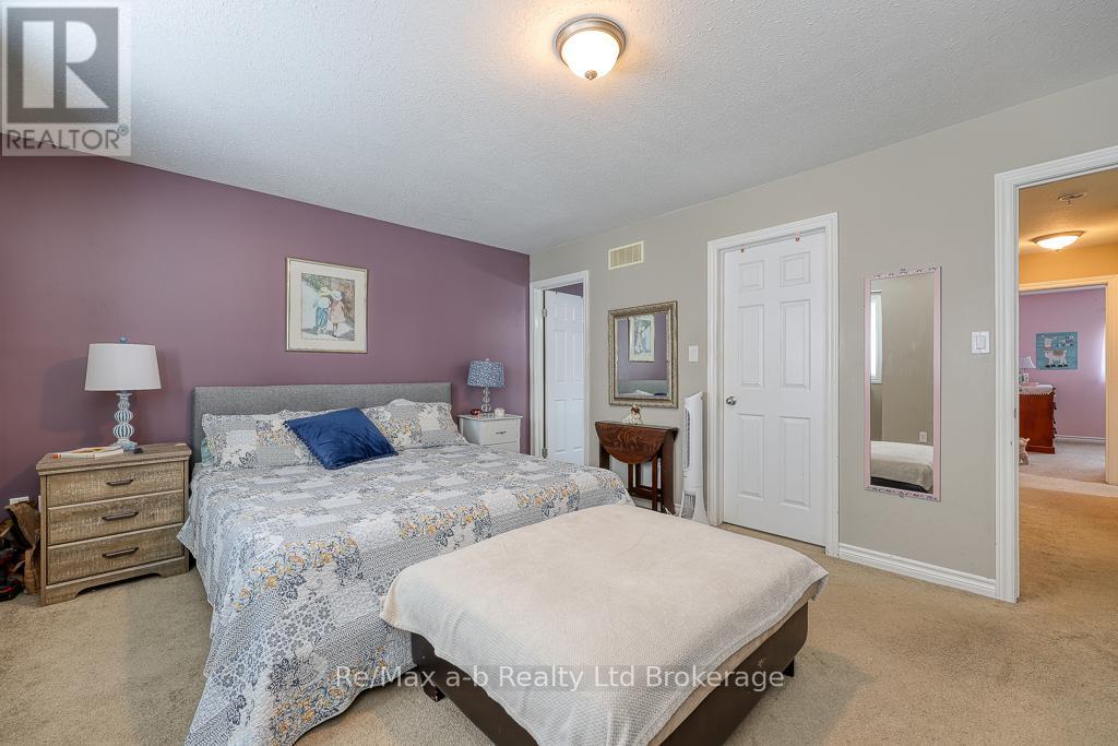 61 Kerr Crescent, Ingersoll, Ontario  N5C 4H1 - Photo 15 - X12178010