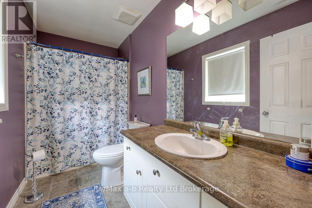 61 Kerr Crescent, Ingersoll, Ontario  N5C 4H1 - Photo 17 - X12178010