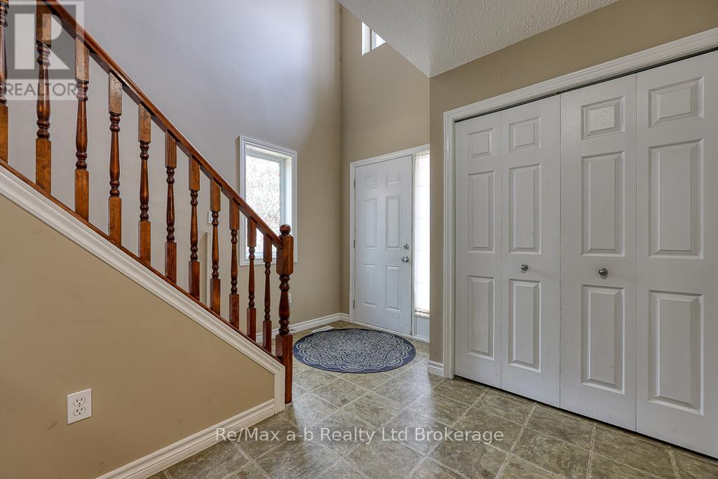 61 Kerr Crescent, Ingersoll, Ontario  N5C 4H1 - Photo 4 - X12178010