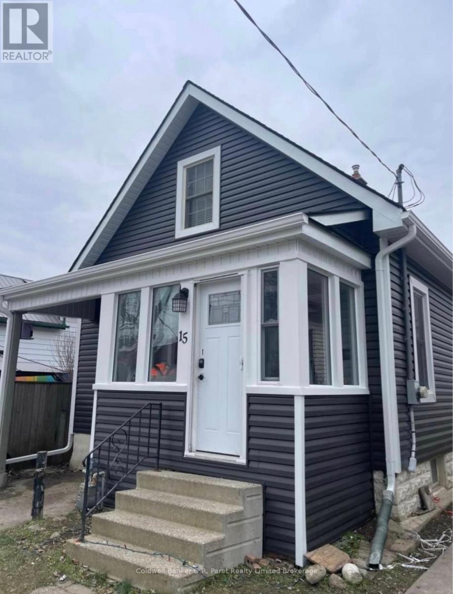 15 Wawa Street, St. Thomas, Ontario  N5R 3W8 - Photo 1 - X12442197