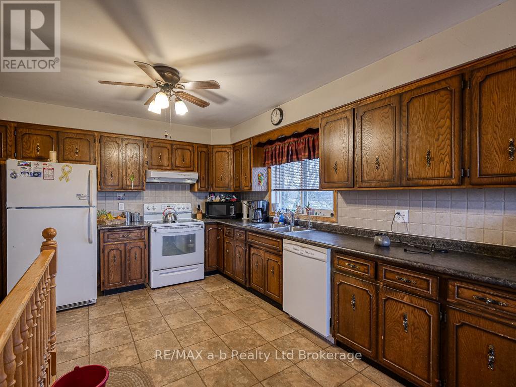 936549 Blenheim Road, Blandford-Blenheim, Ontario  N0J 1B0 - Photo 32 - X12442206