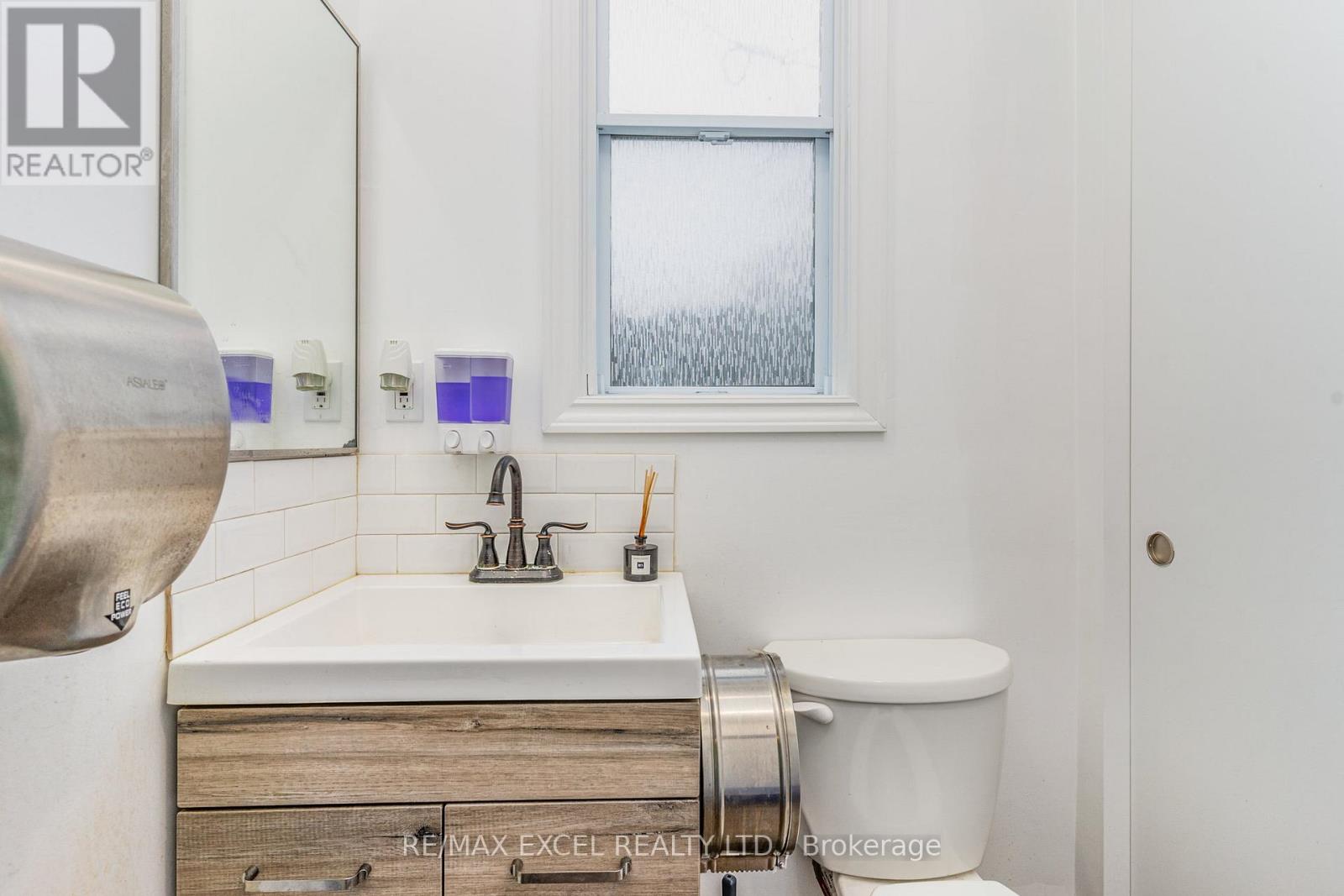 72-74 Lippincott Street, Toronto, Ontario  M5S 2P1 - Photo 11 - C12442191