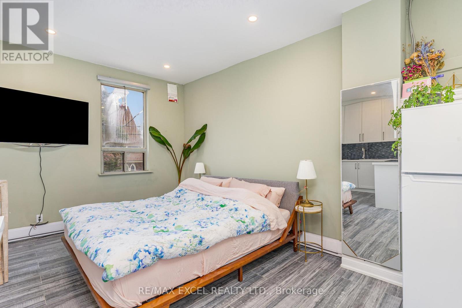 72-74 Lippincott Street, Toronto, Ontario  M5S 2P1 - Photo 12 - C12442191