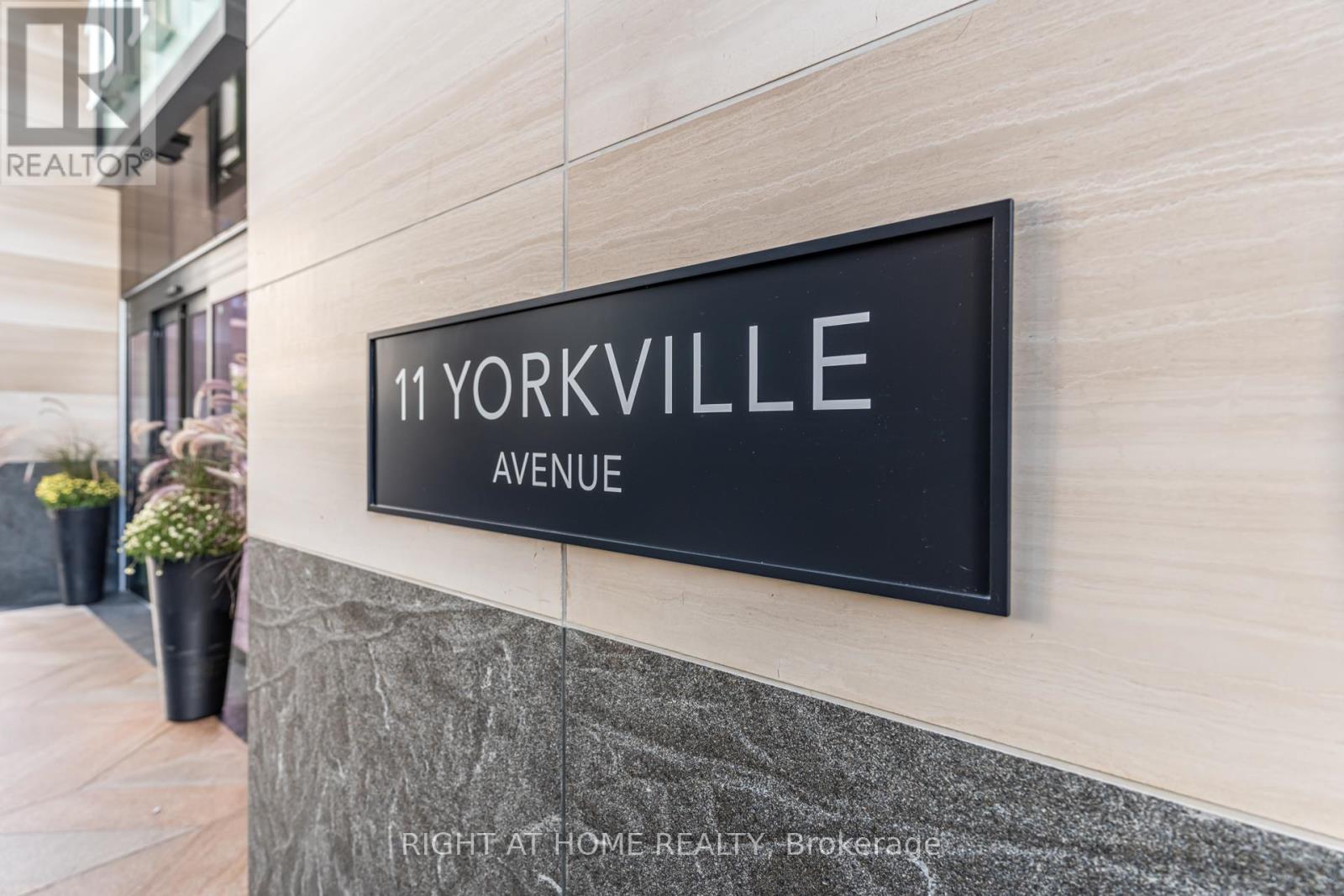 2906 - 11 Yorkville Avenue, Toronto, Ontario  M4W 0B7 - Photo 2 - C12442230