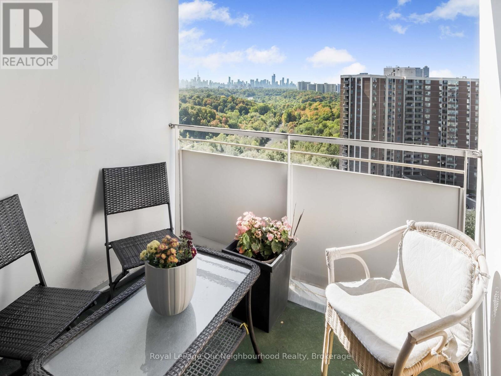 2012 - 60 Pavane Linkway, Toronto (Flemingdon Park), Ontario  M3C 2Y6 - Photo 12 - C12442236