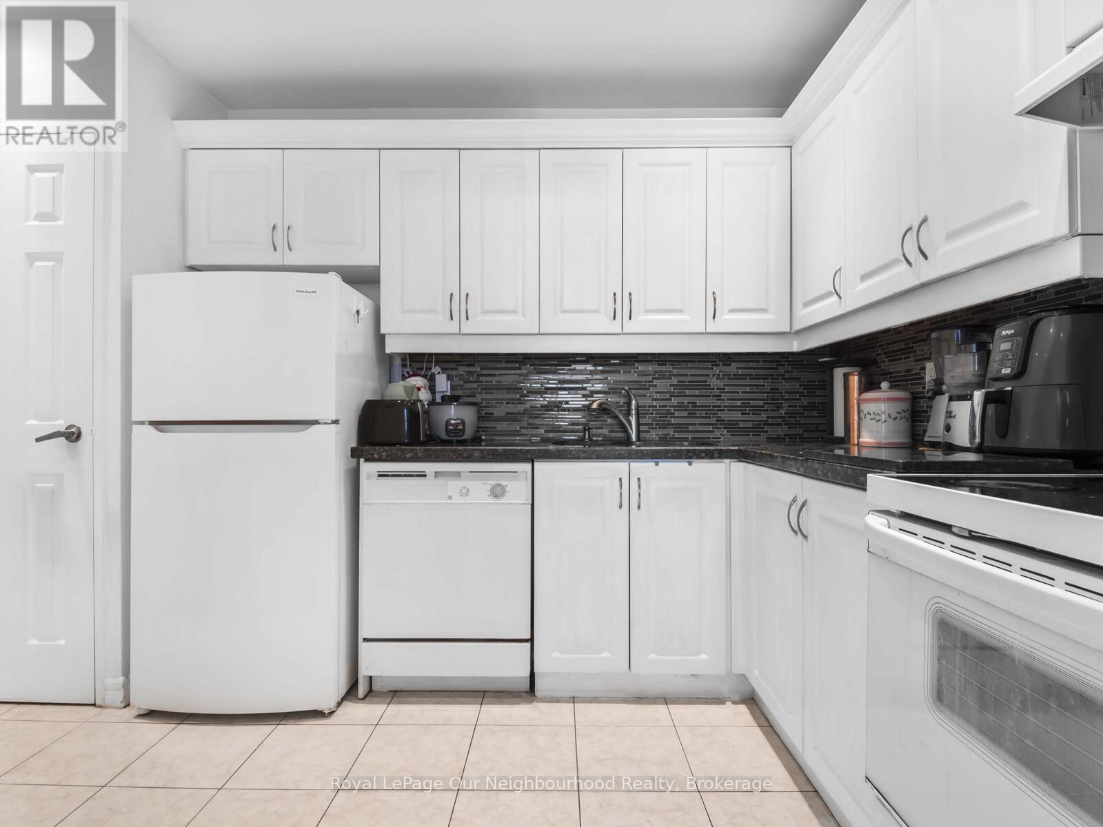 2012 - 60 Pavane Linkway, Toronto (Flemingdon Park), Ontario  M3C 2Y6 - Photo 13 - C12442236