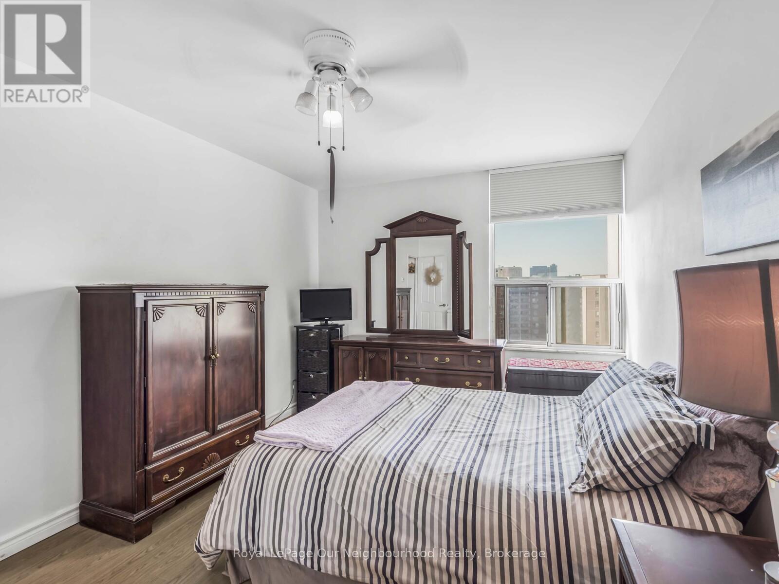 2012 - 60 Pavane Linkway, Toronto (Flemingdon Park), Ontario  M3C 2Y6 - Photo 17 - C12442236