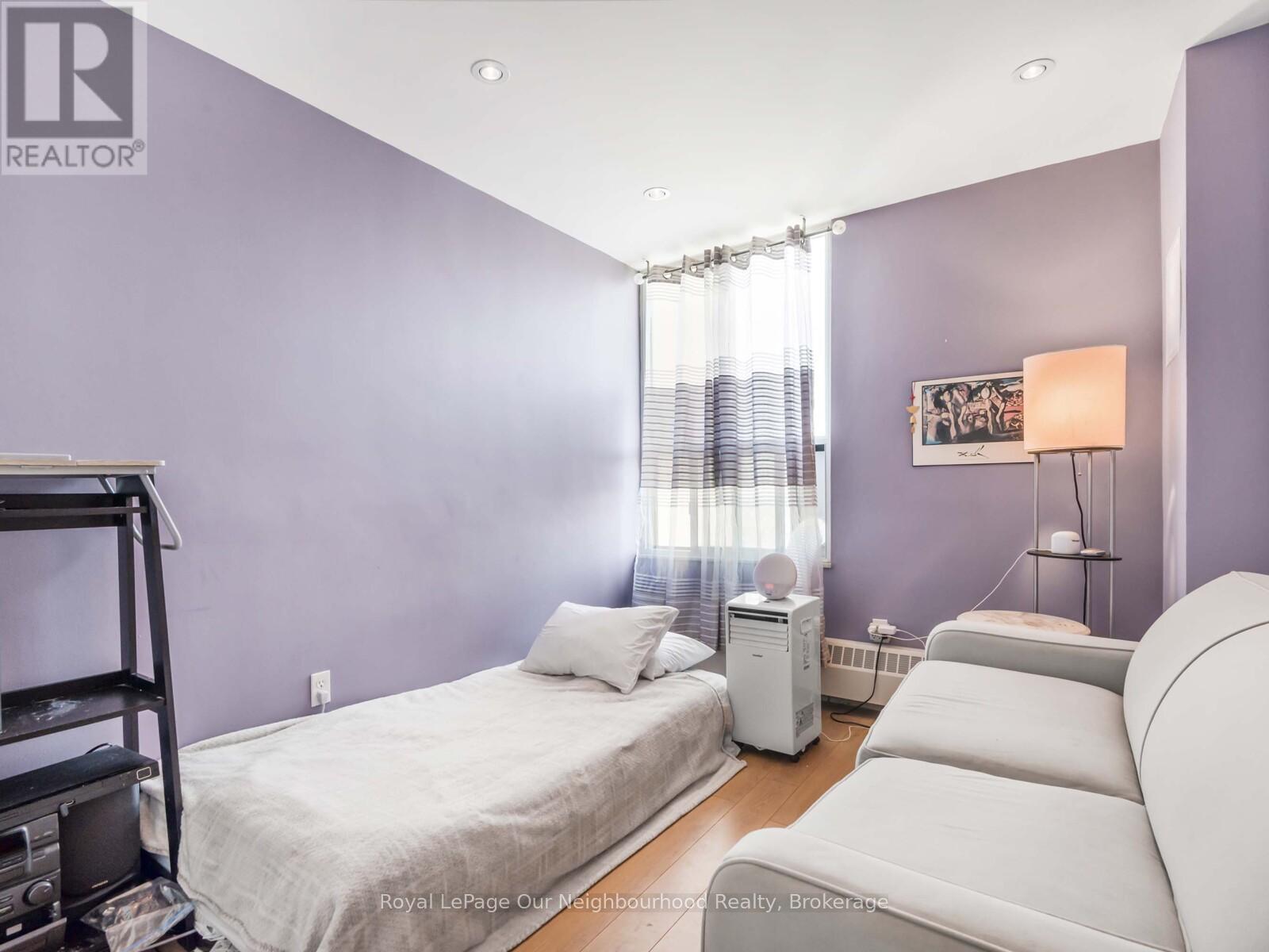2012 - 60 Pavane Linkway, Toronto (Flemingdon Park), Ontario  M3C 2Y6 - Photo 19 - C12442236