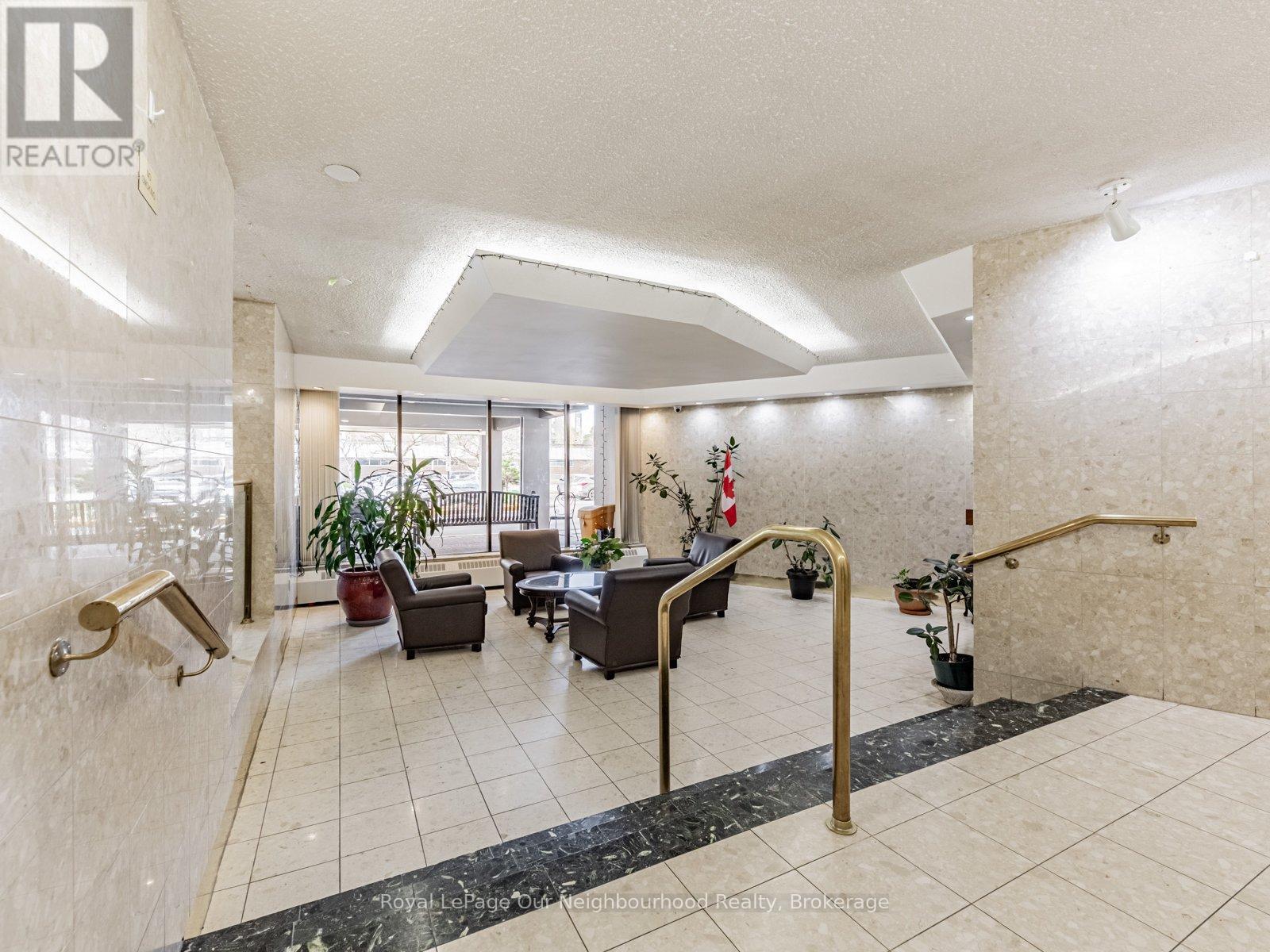 2012 - 60 Pavane Linkway, Toronto (Flemingdon Park), Ontario  M3C 2Y6 - Photo 3 - C12442236