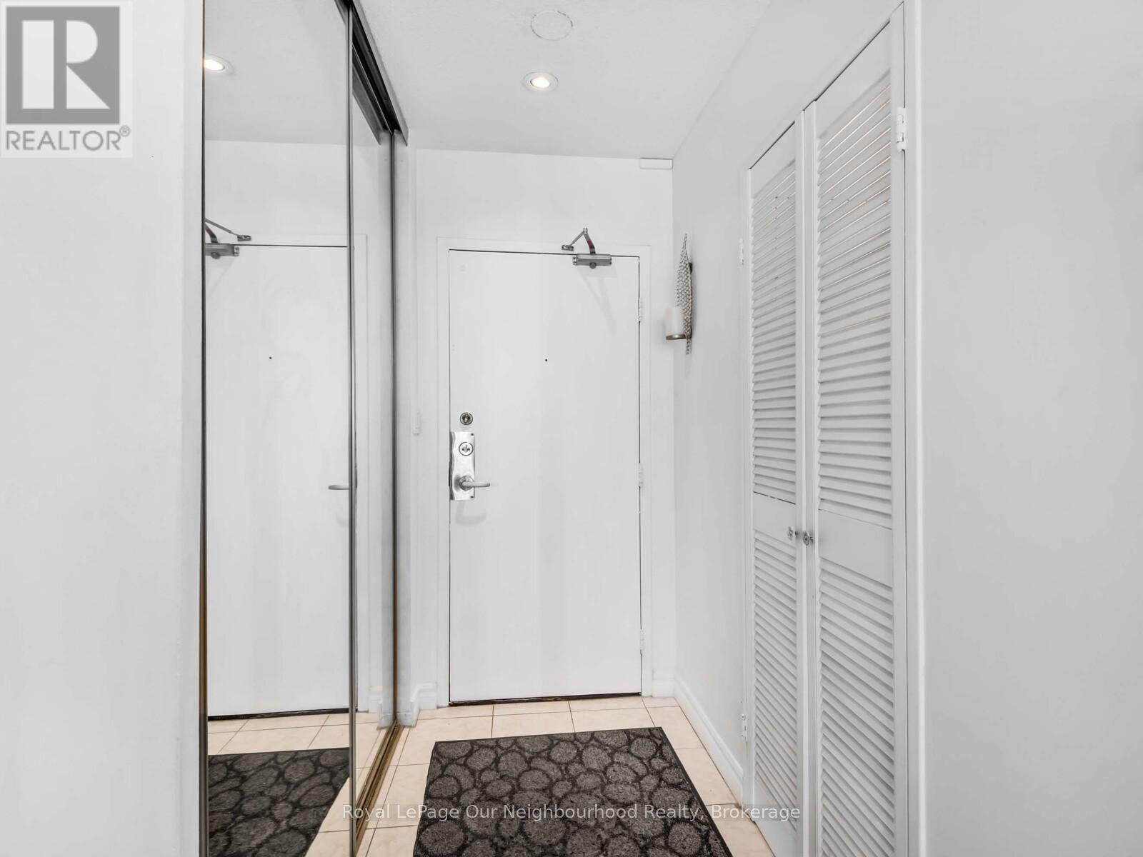 2012 - 60 Pavane Linkway, Toronto (Flemingdon Park), Ontario  M3C 2Y6 - Photo 4 - C12442236