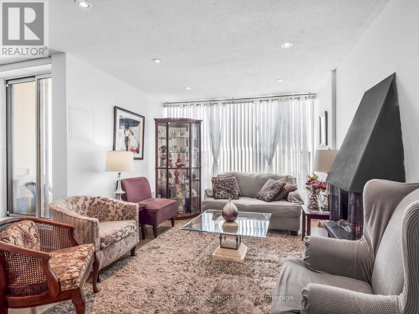 2012 - 60 Pavane Linkway, Toronto (Flemingdon Park), Ontario  M3C 2Y6 - Photo 6 - C12442236
