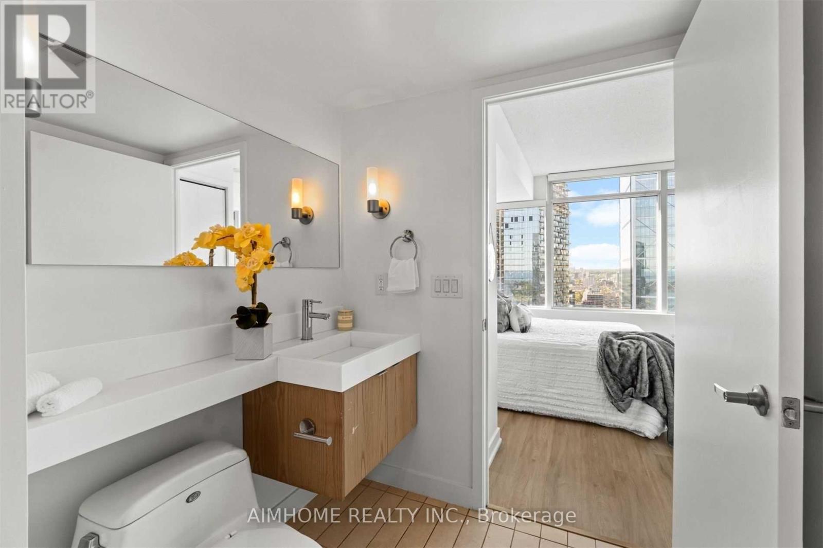 4511 - 25 Telegram Mews, Toronto, Ontario  M5V 3Z1 - Photo 6 - C12442246
