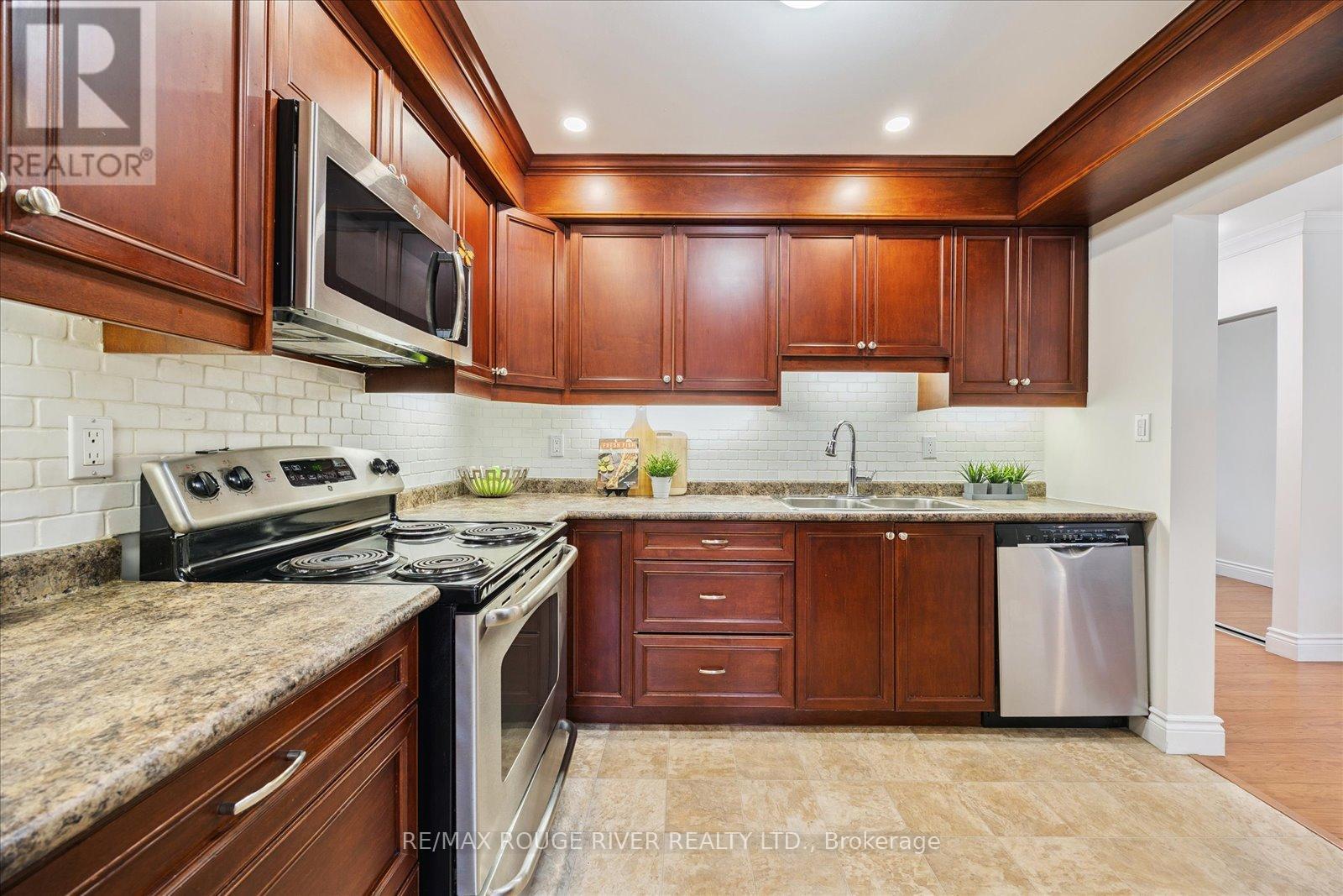 17 Wallace Drive, Whitby (Pringle Creek), Ontario  L1N 9G9 - Photo 11 - E12442225
