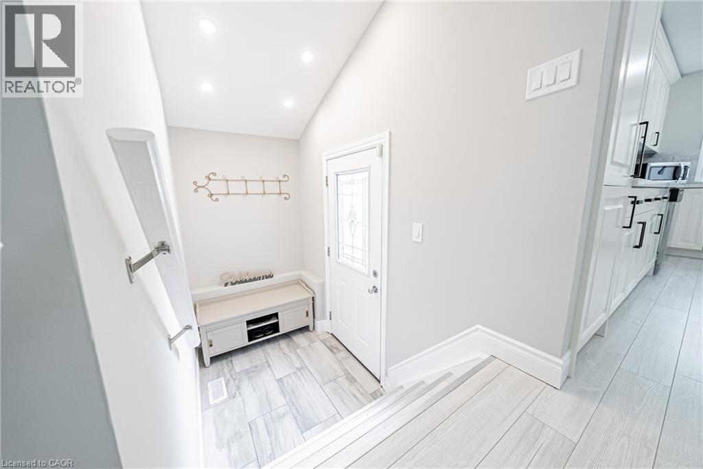 12 Quinlan Court, Hamilton, Ontario  L8W 1K1 - Photo 4 - 40773979