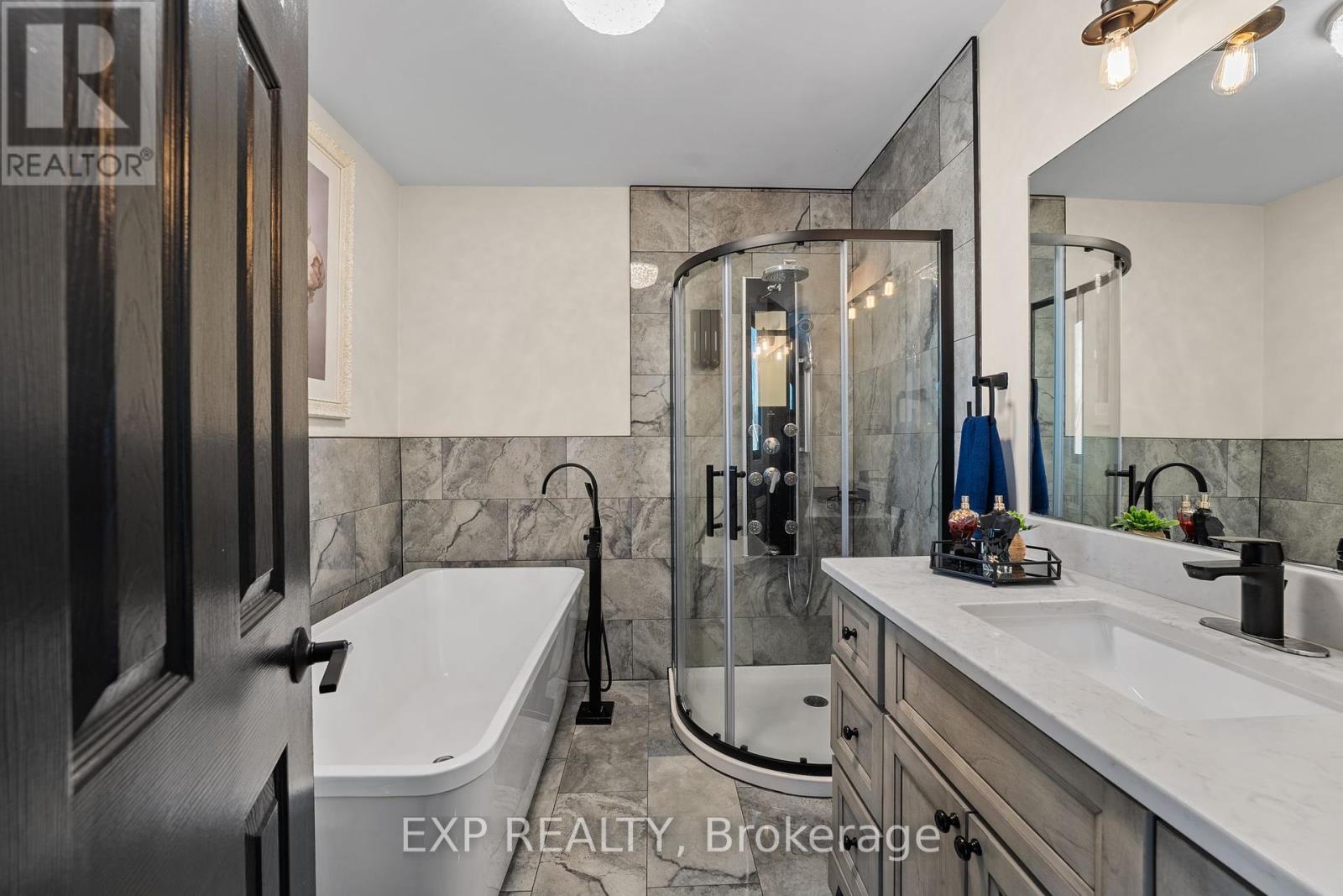 2388 Baseline Road, Georgina (Keswick North), Ontario  L4P 3E9 - Photo 15 - N12442188