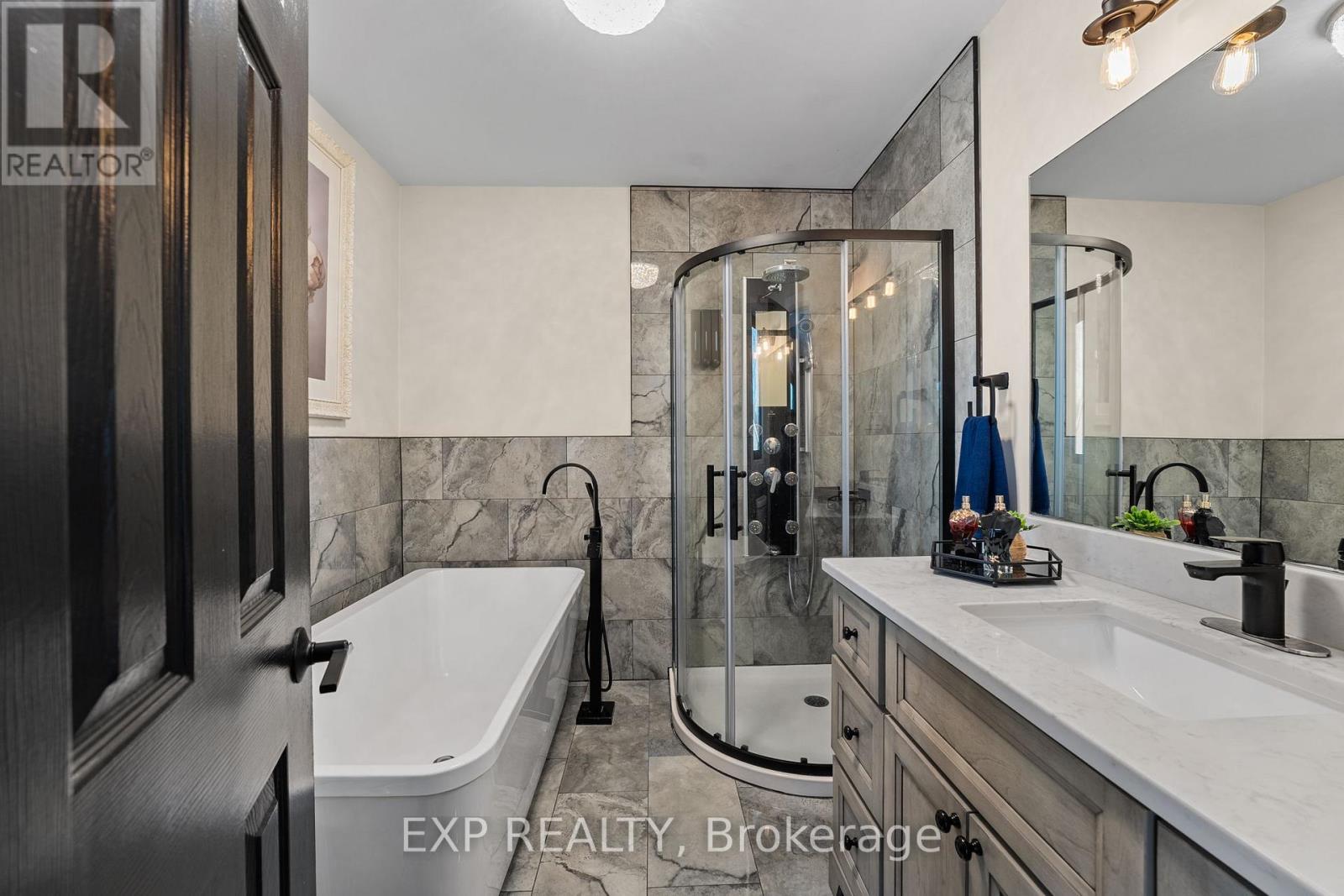 2388 Baseline Road, Georgina (Keswick North), Ontario  L4P 3E9 - Photo 15 - N12442195