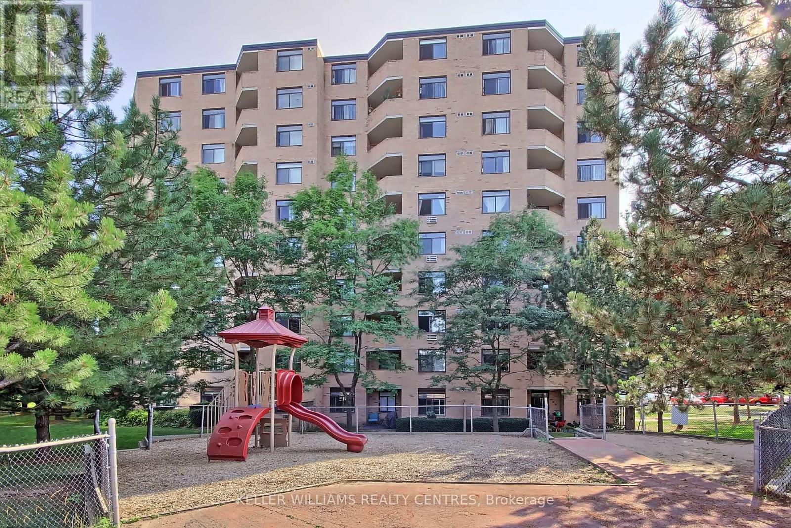 408 - 260 Davis Drive, Newmarket (Central Newmarket), Ontario  L3Y 7C3 - Photo 1 - N12442235