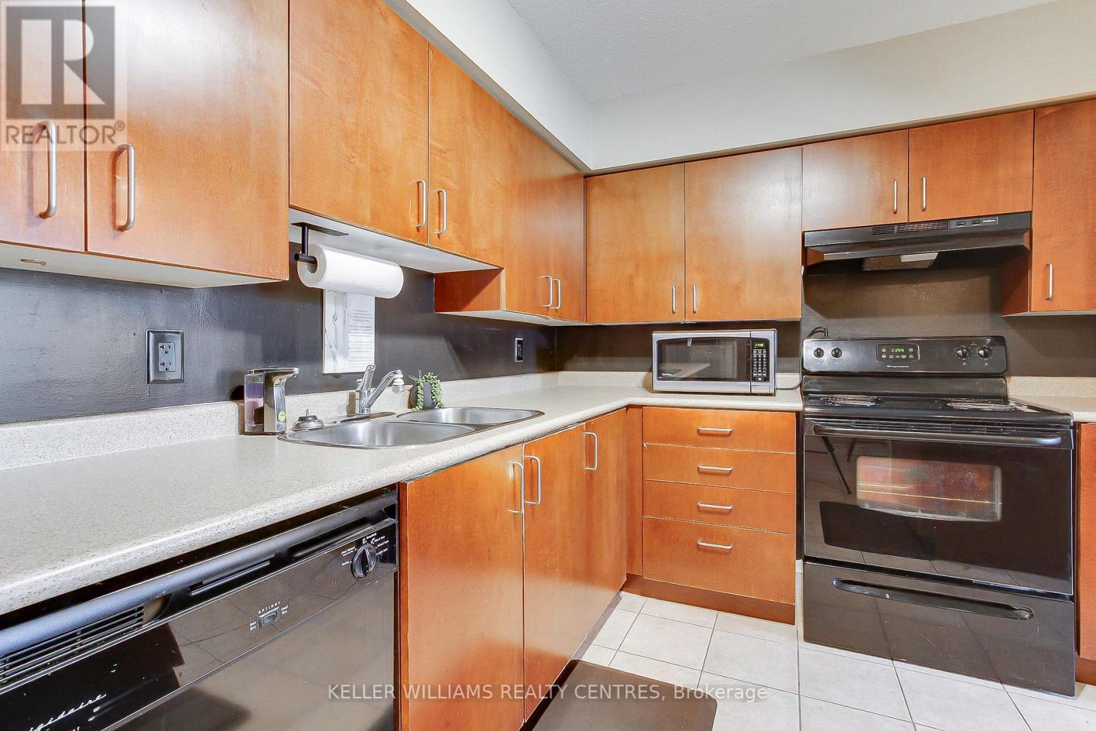 408 - 260 Davis Drive, Newmarket (Central Newmarket), Ontario  L3Y 7C3 - Photo 10 - N12442235