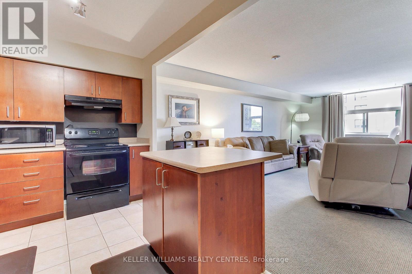 408 - 260 Davis Drive, Newmarket (Central Newmarket), Ontario  L3Y 7C3 - Photo 11 - N12442235