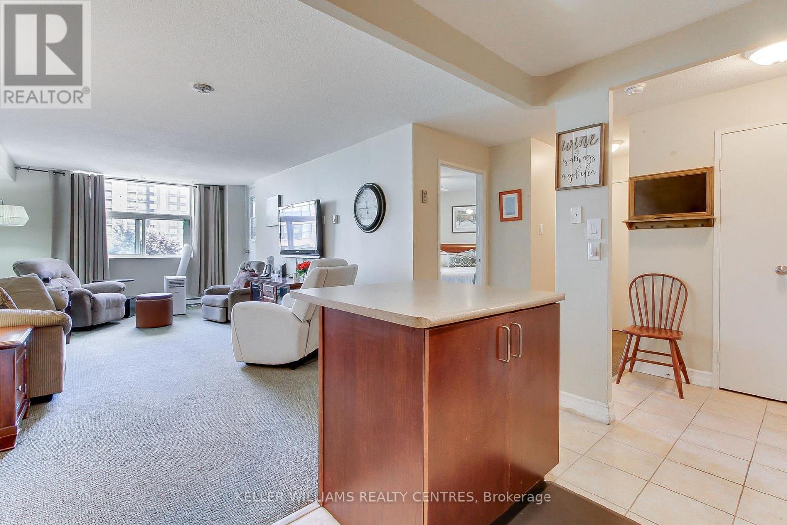 408 - 260 Davis Drive, Newmarket (Central Newmarket), Ontario  L3Y 7C3 - Photo 12 - N12442235