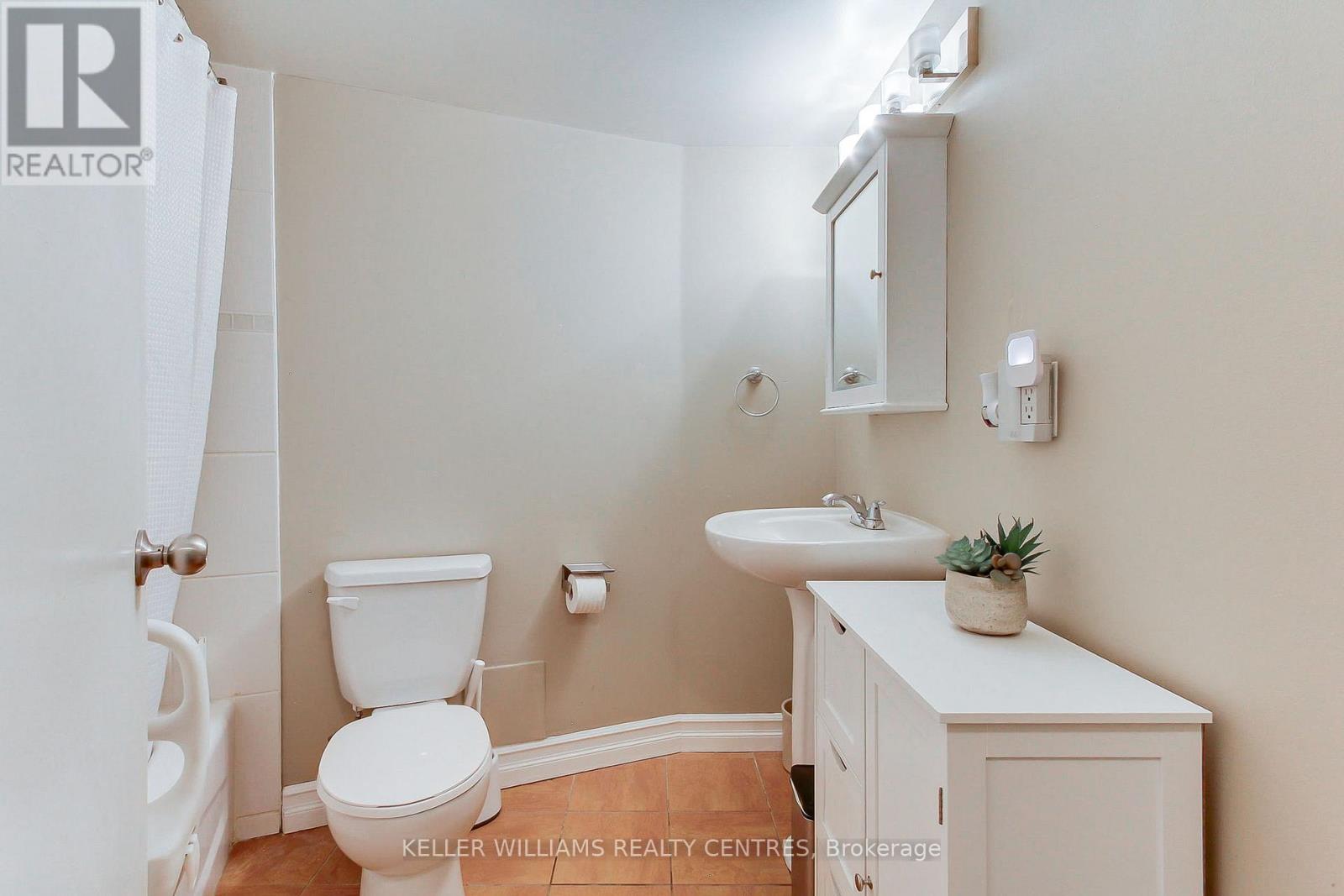 408 - 260 Davis Drive, Newmarket (Central Newmarket), Ontario  L3Y 7C3 - Photo 22 - N12442235