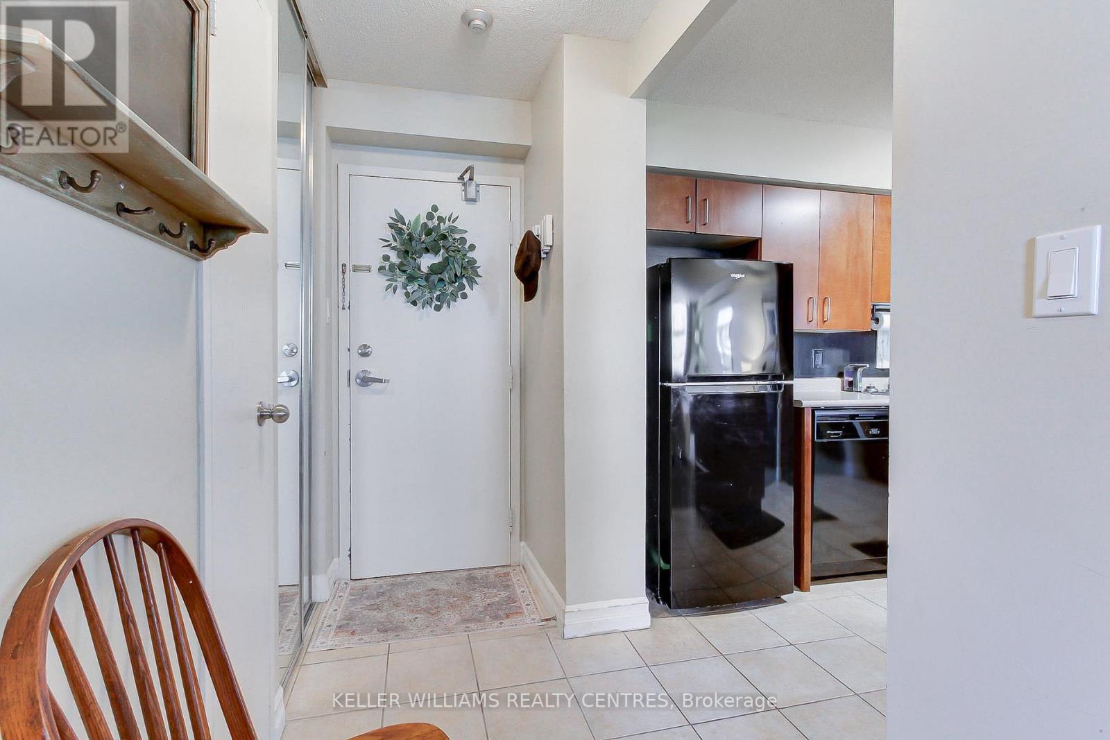 408 - 260 Davis Drive, Newmarket (Central Newmarket), Ontario  L3Y 7C3 - Photo 6 - N12442235