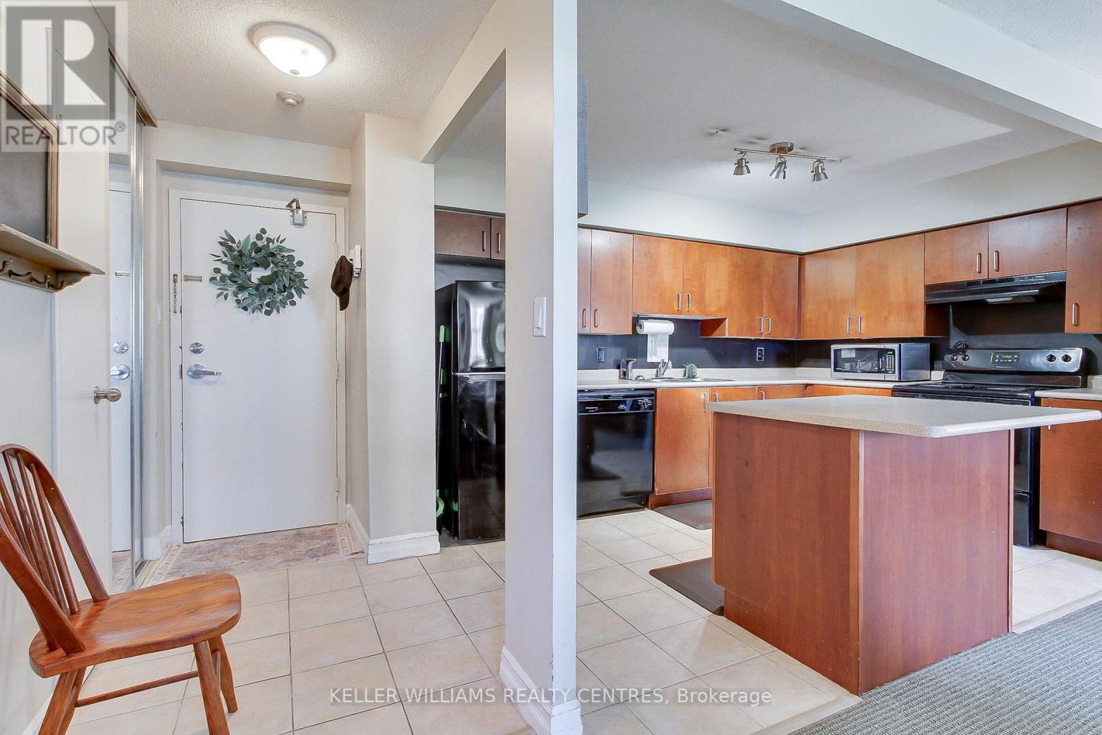 408 - 260 Davis Drive, Newmarket (Central Newmarket), Ontario  L3Y 7C3 - Photo 7 - N12442235