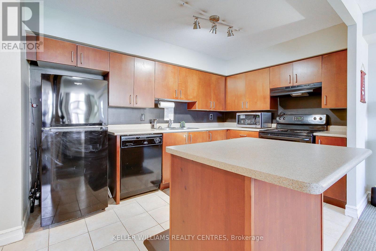 408 - 260 Davis Drive, Newmarket (Central Newmarket), Ontario  L3Y 7C3 - Photo 8 - N12442235