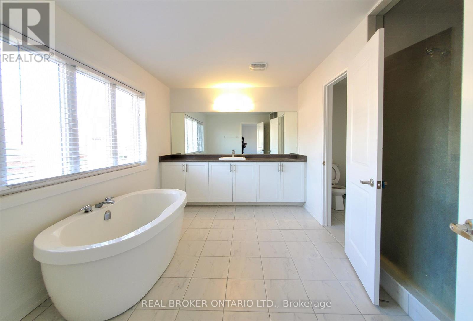 93 Dog Wood Boulevard, East Gwillimbury, Ontario  L9N 0S9 - Photo 8 - N12301538