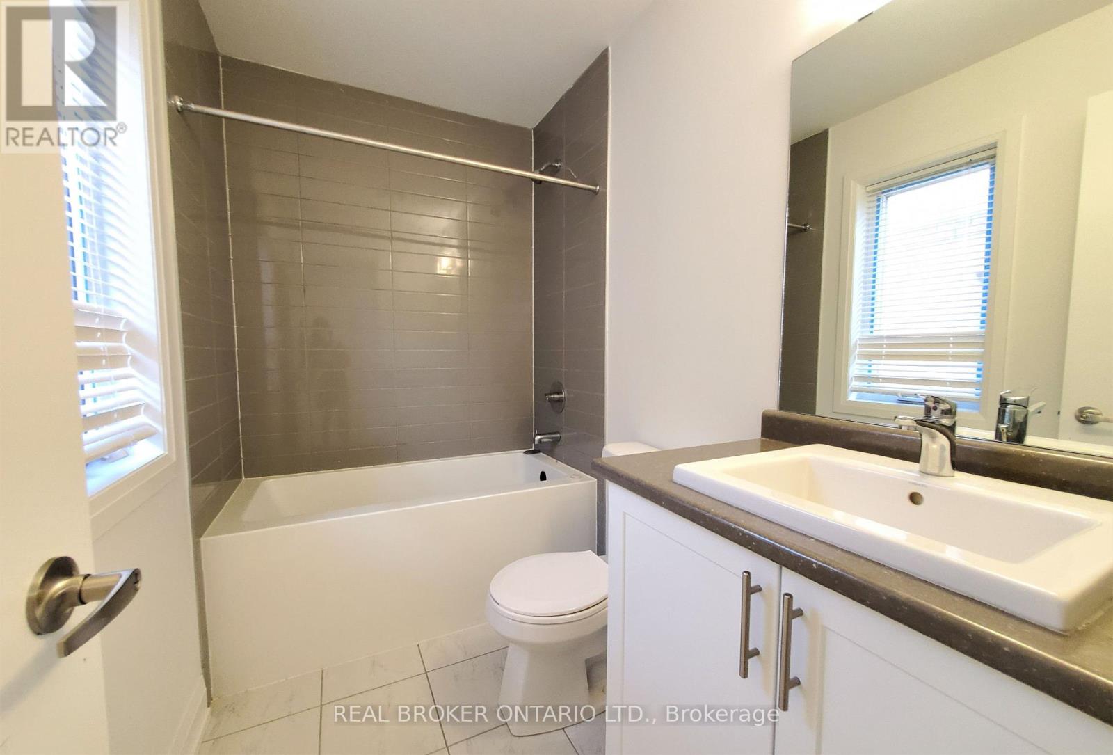 93 Dog Wood Boulevard, East Gwillimbury, Ontario  L9N 0S9 - Photo 10 - N12301538