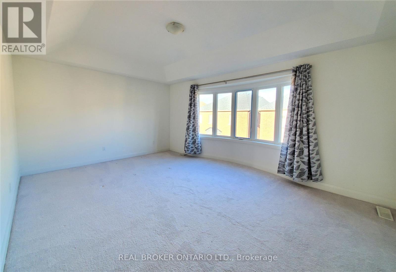 93 Dog Wood Boulevard, East Gwillimbury, Ontario  L9N 0S9 - Photo 7 - N12301538